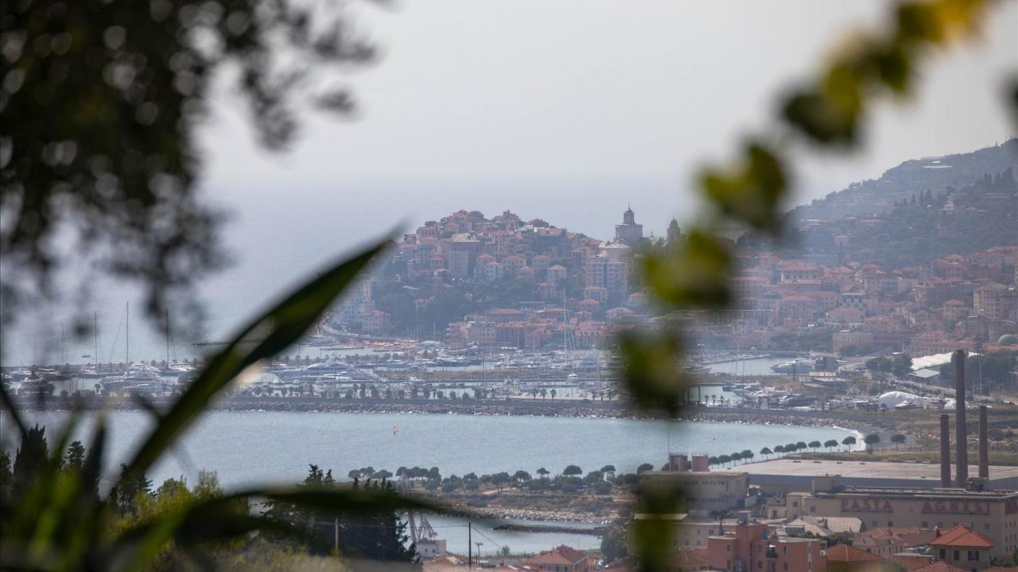 Villa Luxury In Modern Imperia