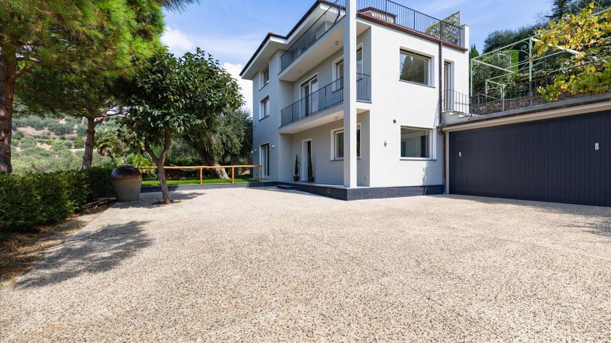 Luxury In Modern Imperia